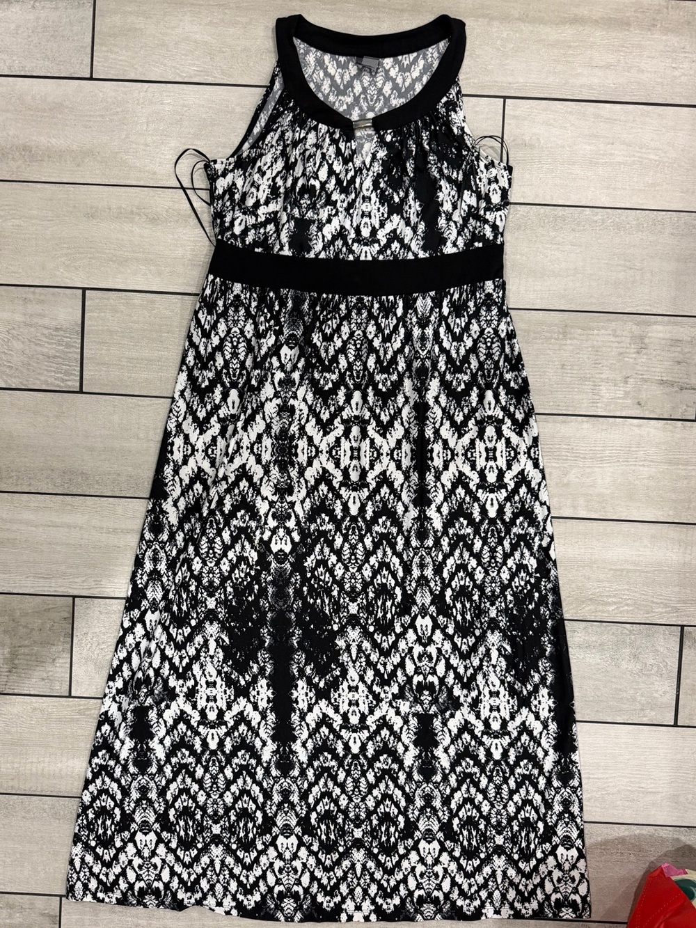 Covington Black and White Sleeveless Patterned Dress